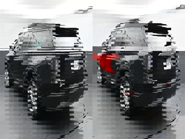 Used 2023 Ford Explorer XLT w/ Equipment Group 202A image 11