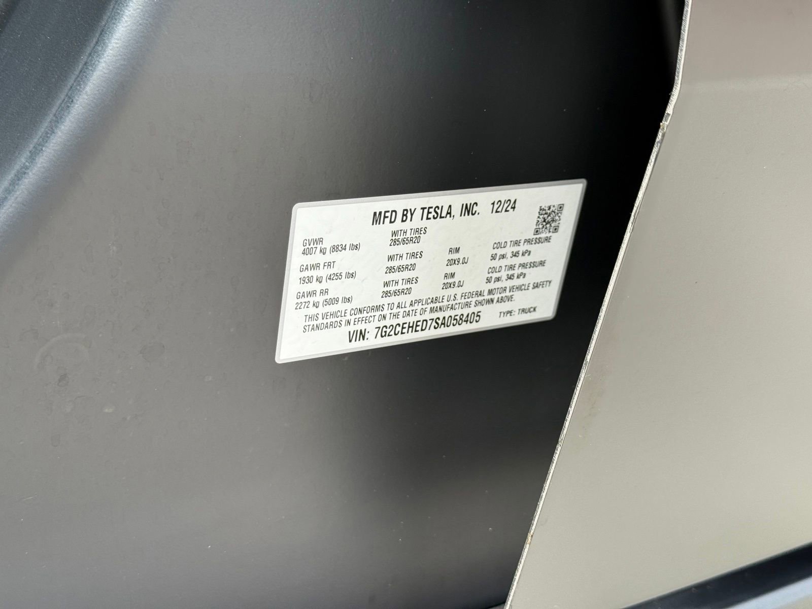 Used 2025 Tesla Cybertruck AWD Crew Cab image 45