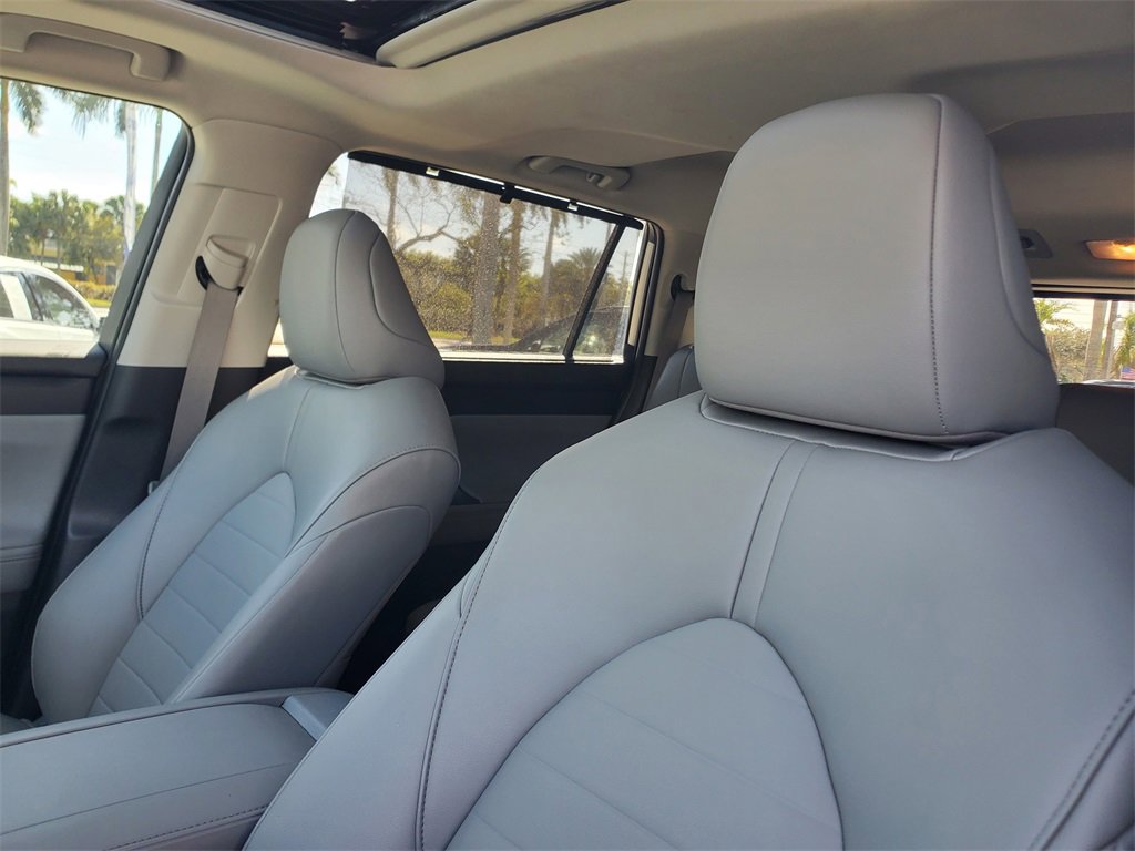 Used 2023 Toyota Highlander XLE image 18