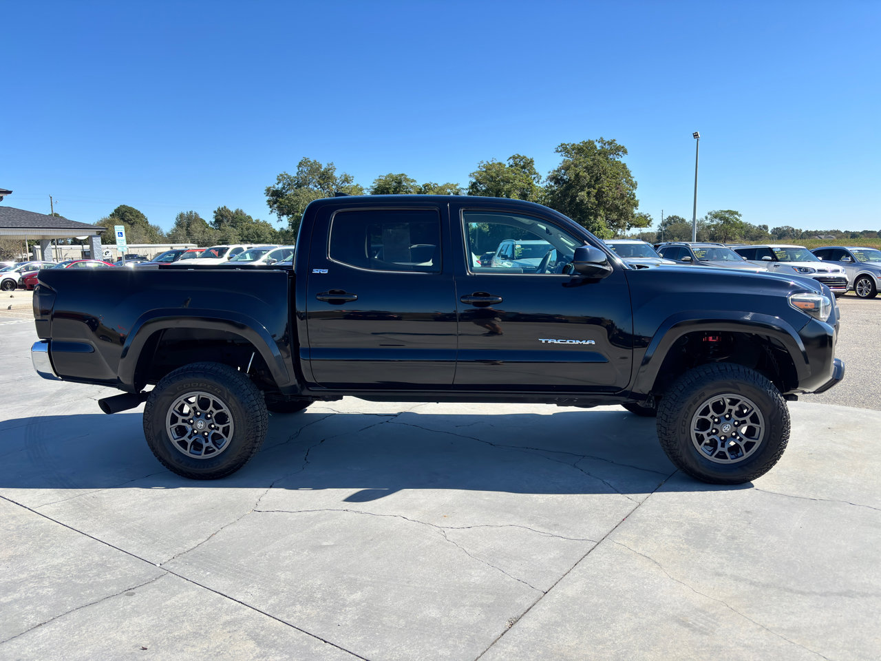 Used 2018 Toyota Tacoma SR5 image 3