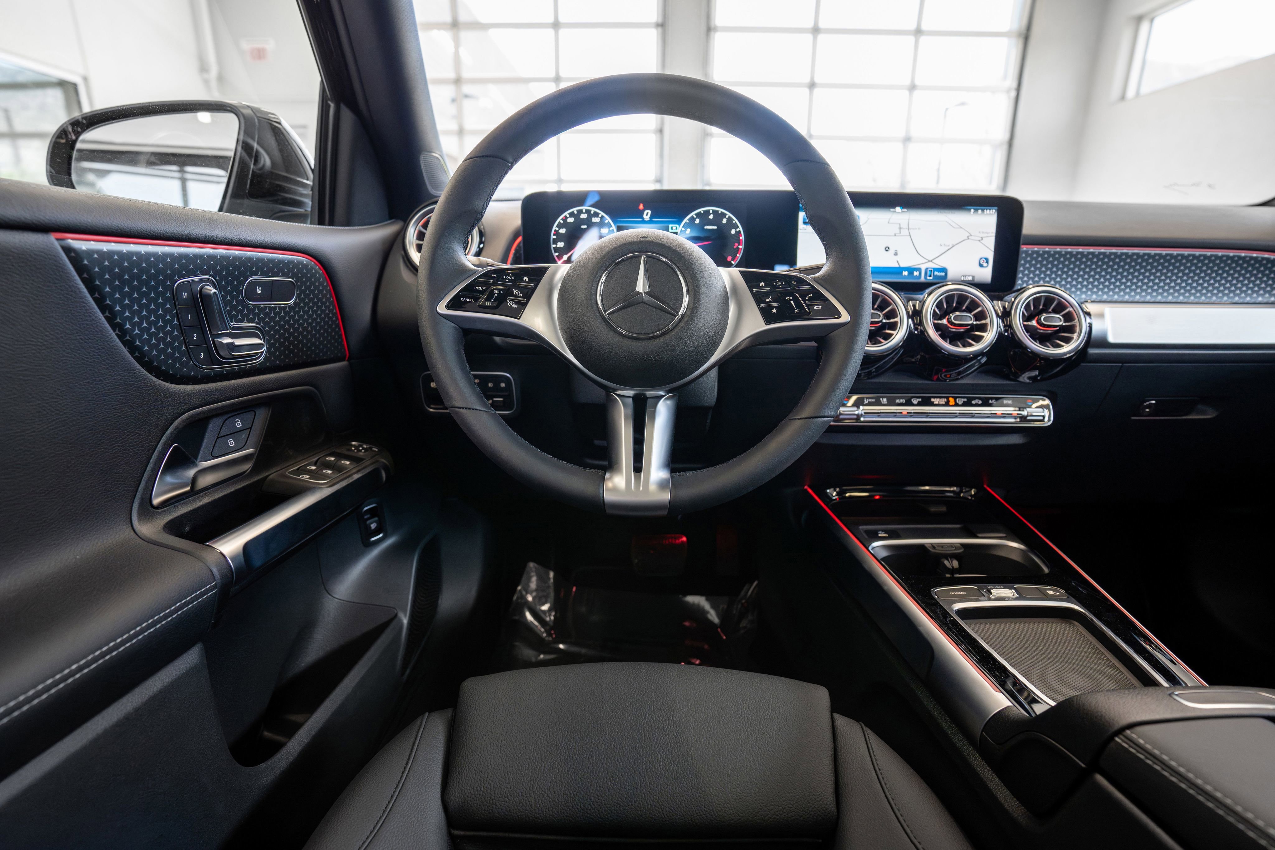 Used 2024 Mercedes-Benz GLB 250 w/ Exclusive Package image 9