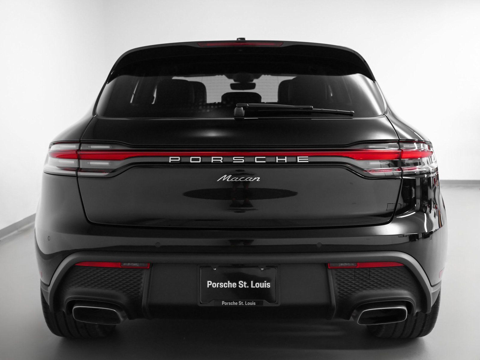 Certified 2025 Porsche Macan image 11
