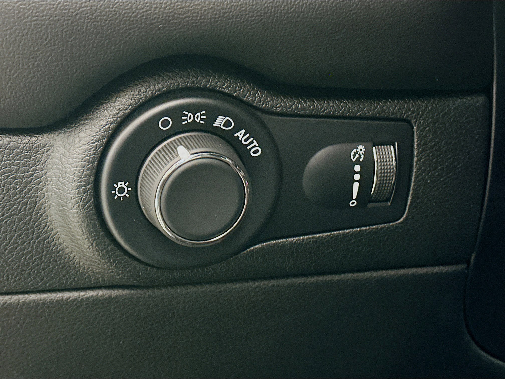 Used 2025 Dodge Durango GT image 16