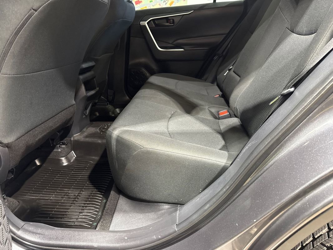 Used 2021 Toyota RAV4 LE AWD/4WD image 90
