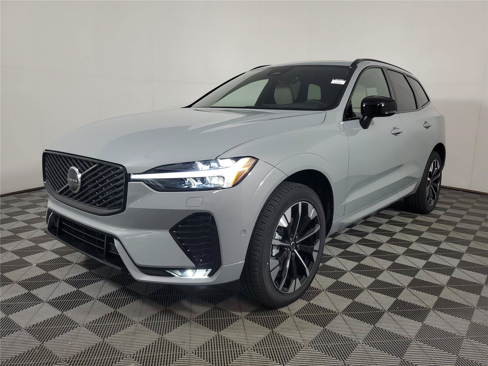 New 2026 Volvo XC60 B5 Plus w/ Protection Package Premier AWD/4WD image 3