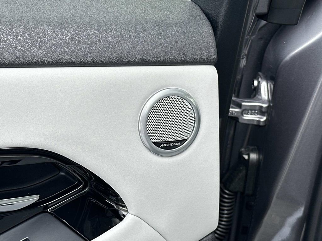 Used 2025 Land Rover Range Rover Evoque S image 31