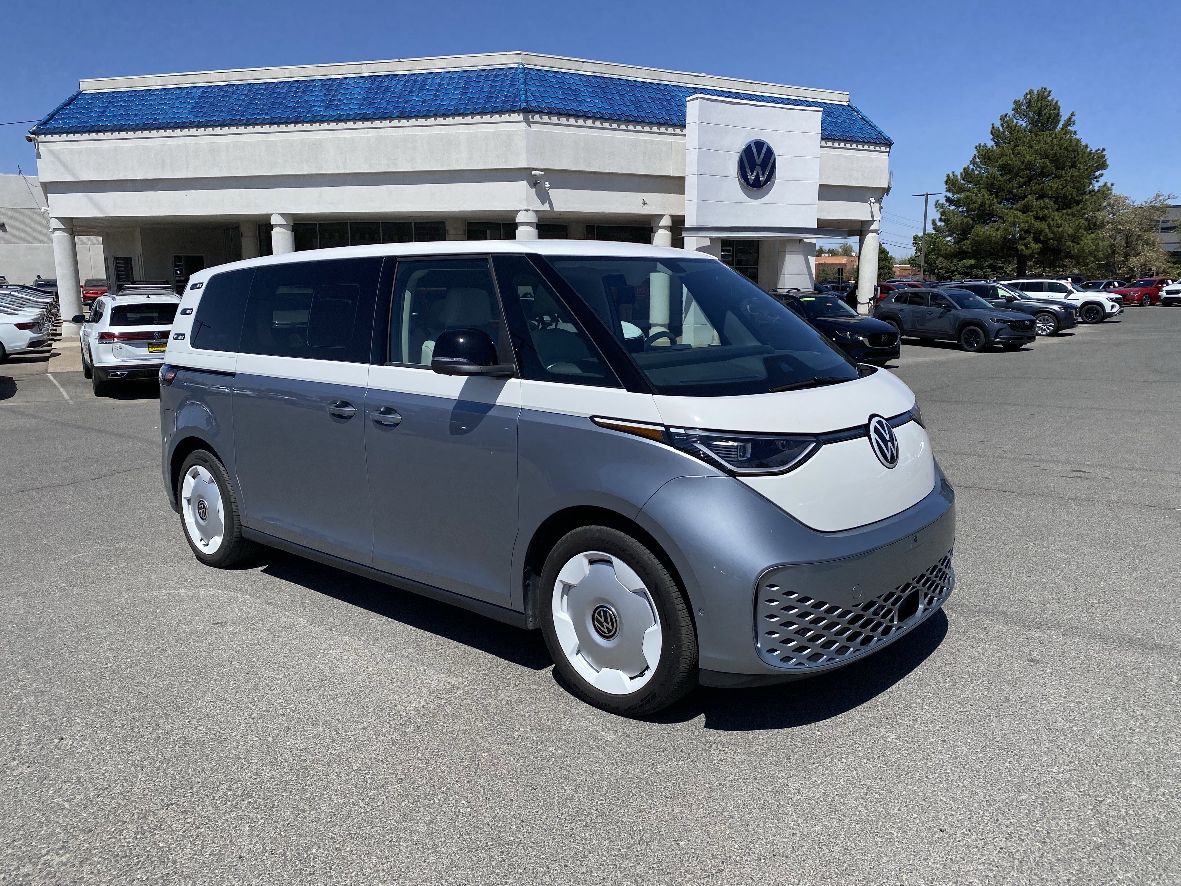 Used 2025 Volkswagen ID. Buzz 1st Edition image 42