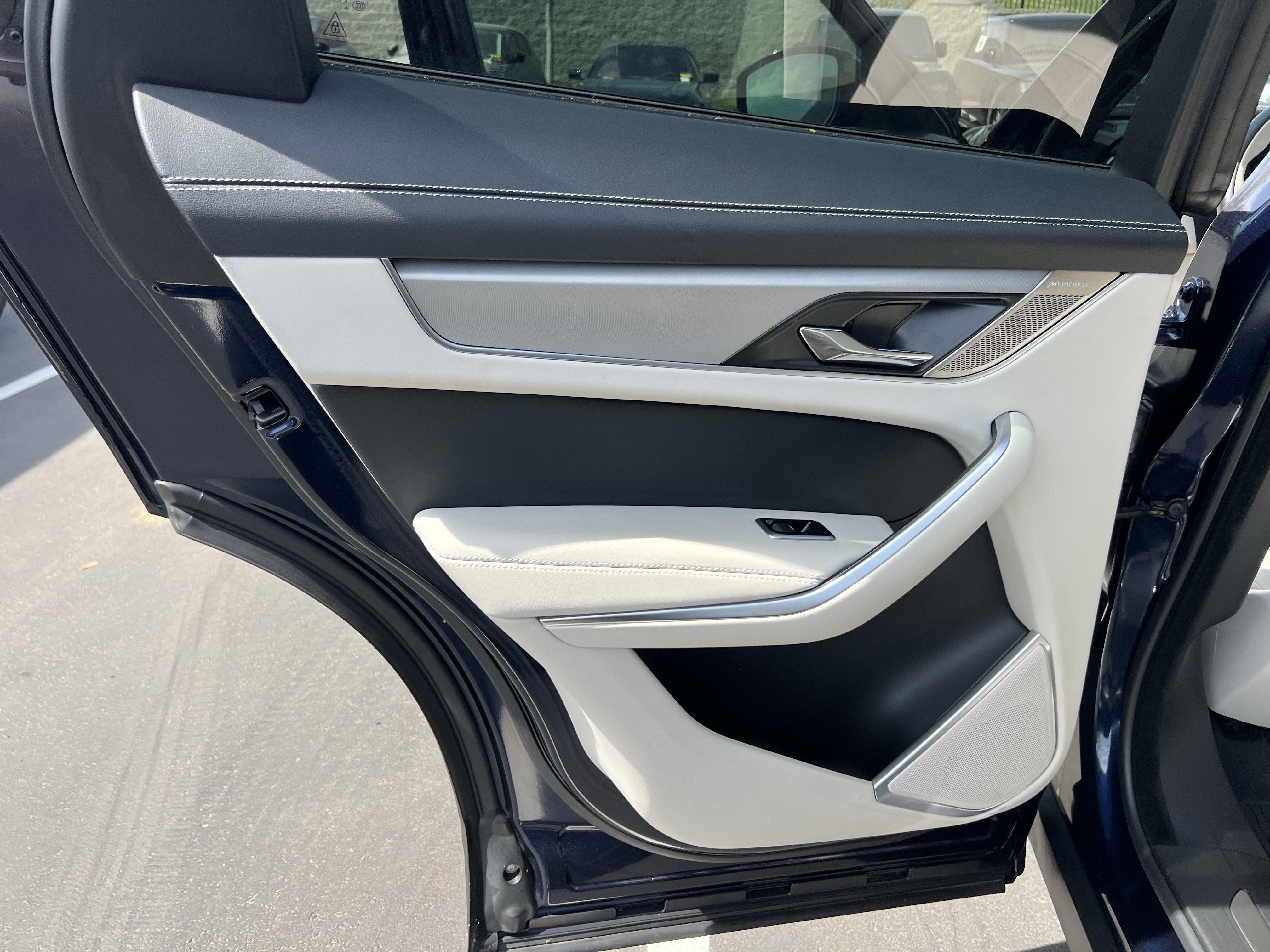 Certified 2026 Jaguar F-PACE R-Dynamic S AWD/4WD image 27