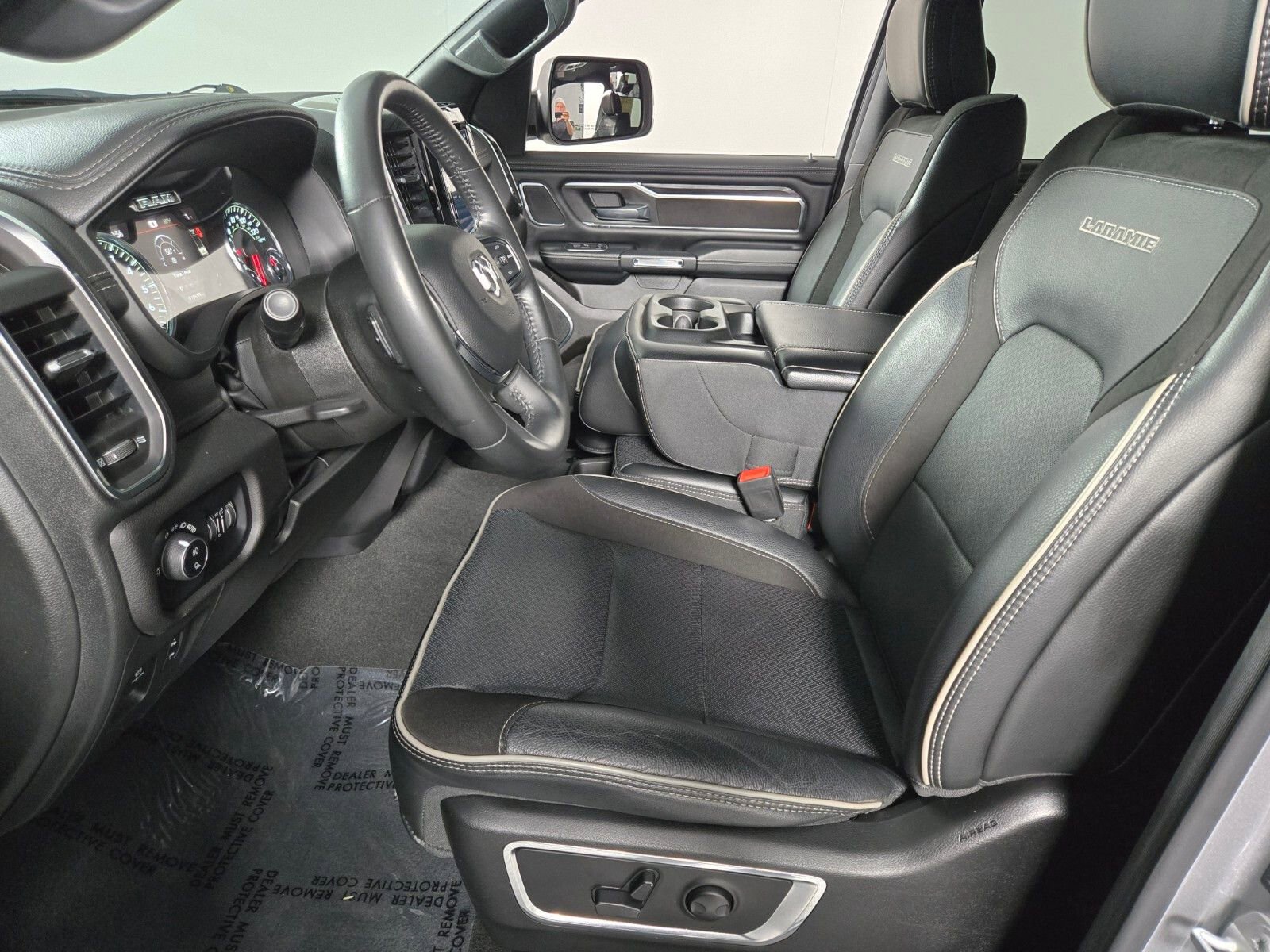 Used 2024 RAM 1500 Laramie image 10