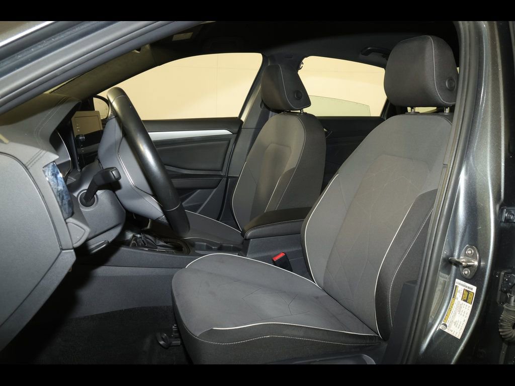 Used 2025 Volkswagen Jetta Sport FWD image 21
