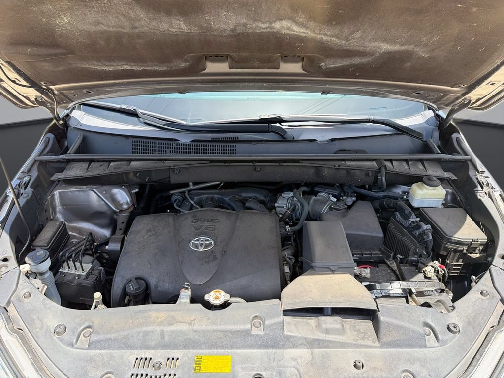 Used 2019 Toyota Highlander XLE FWD image 14