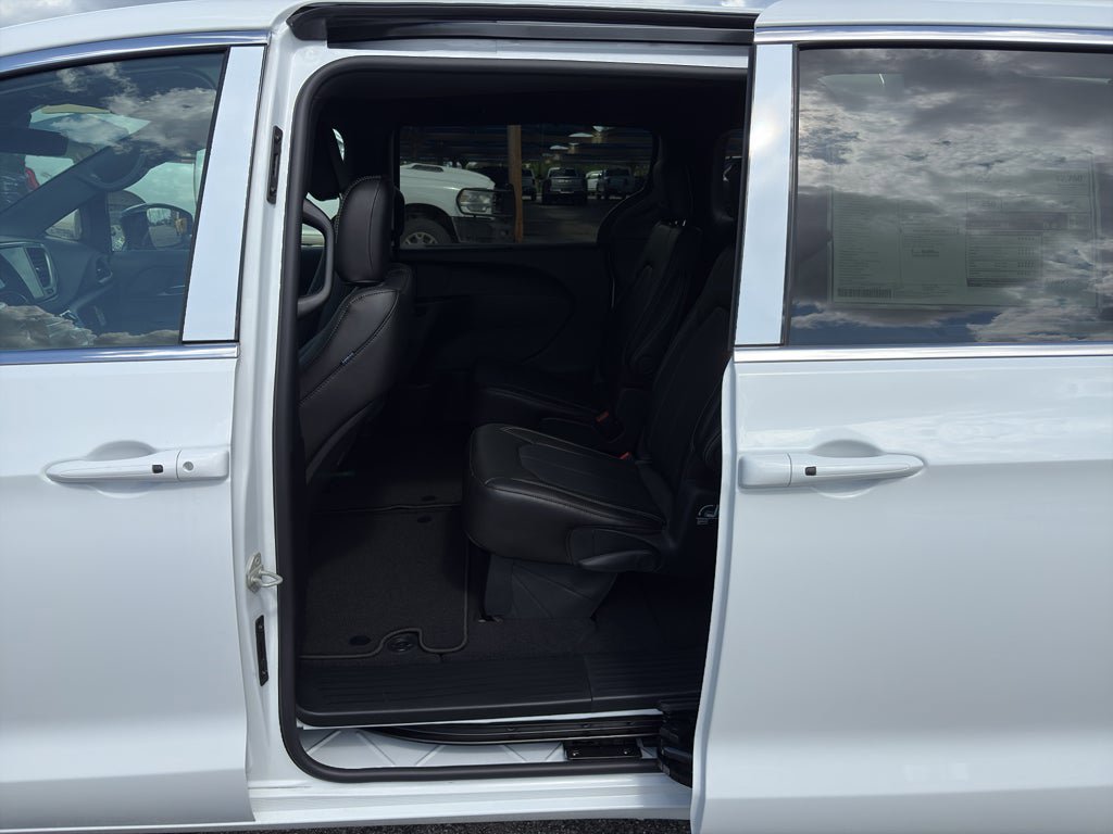 New 2026 Chrysler Voyager LX FWD image 13