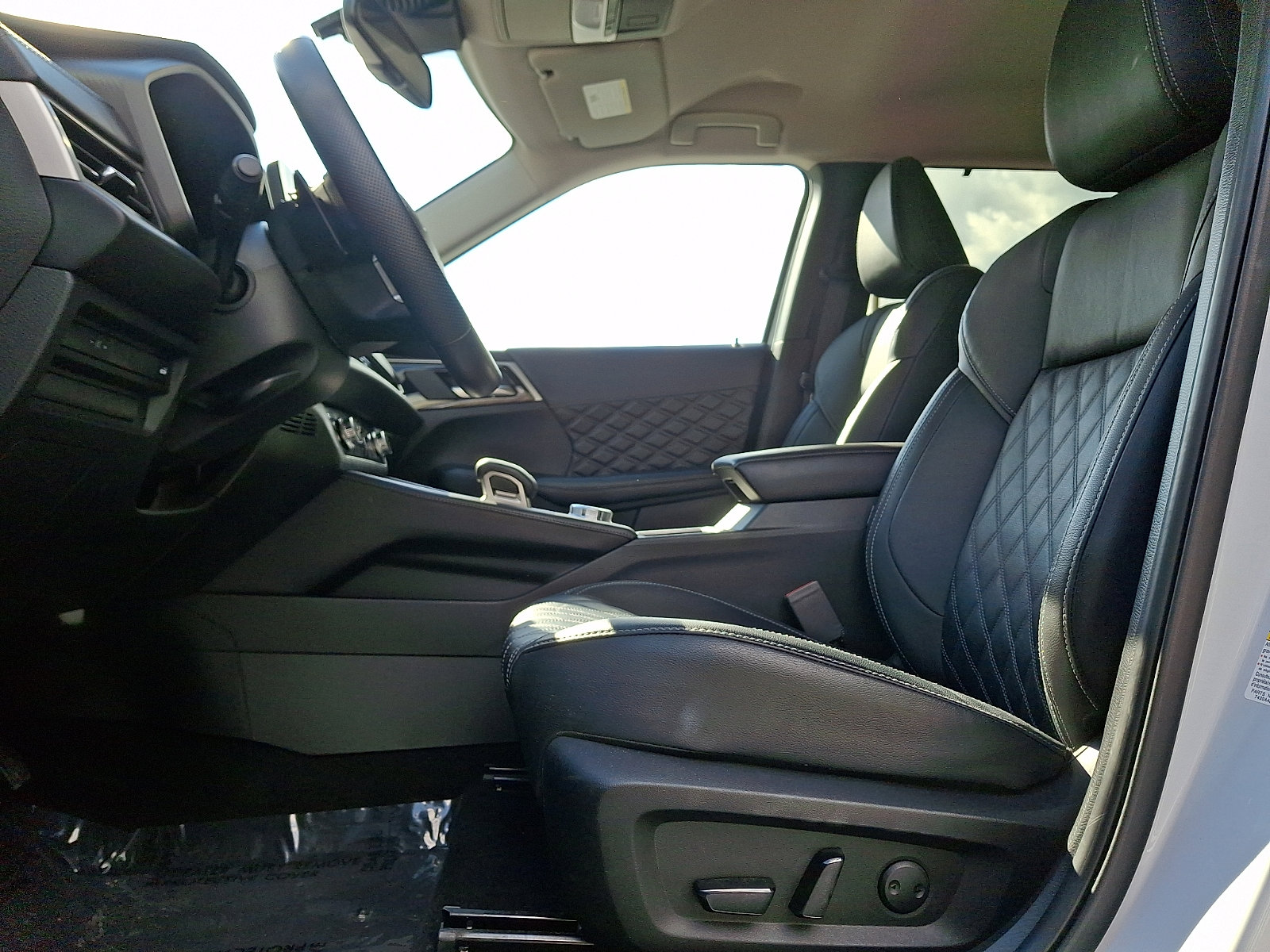 Used 2024 Mitsubishi Outlander SEL image 14