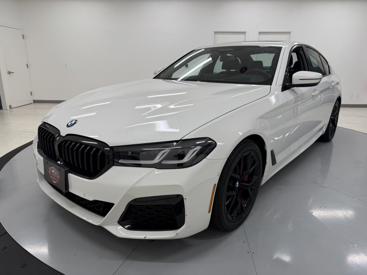 Used 2023 BMW 530i xDrive w/ Executive Package image 3