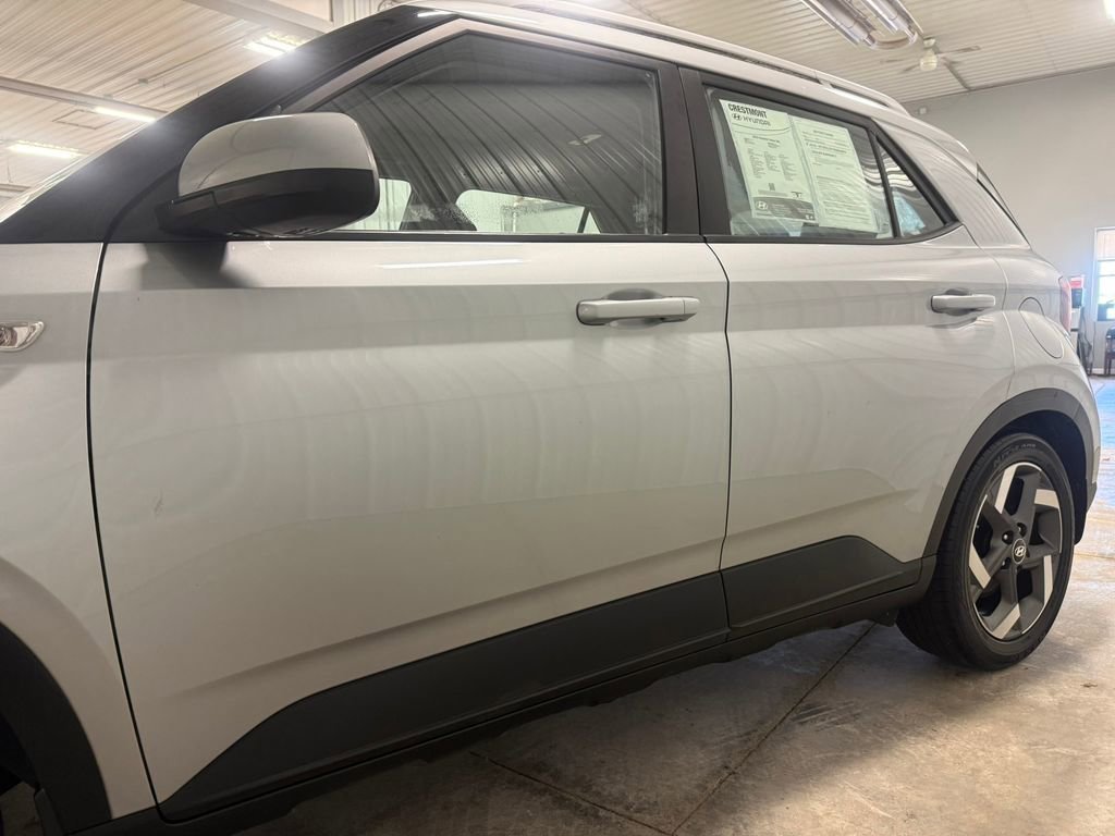 Certified 2022 Hyundai Venue SEL image 8
