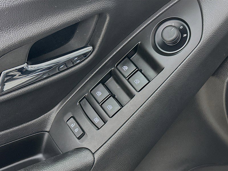 Used 2022 Chevrolet Trax LT w/ Midnight Edition image 18