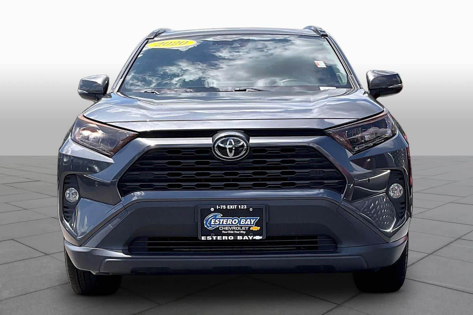 Used 2020 Toyota RAV4 XLE Premium FWD image 5