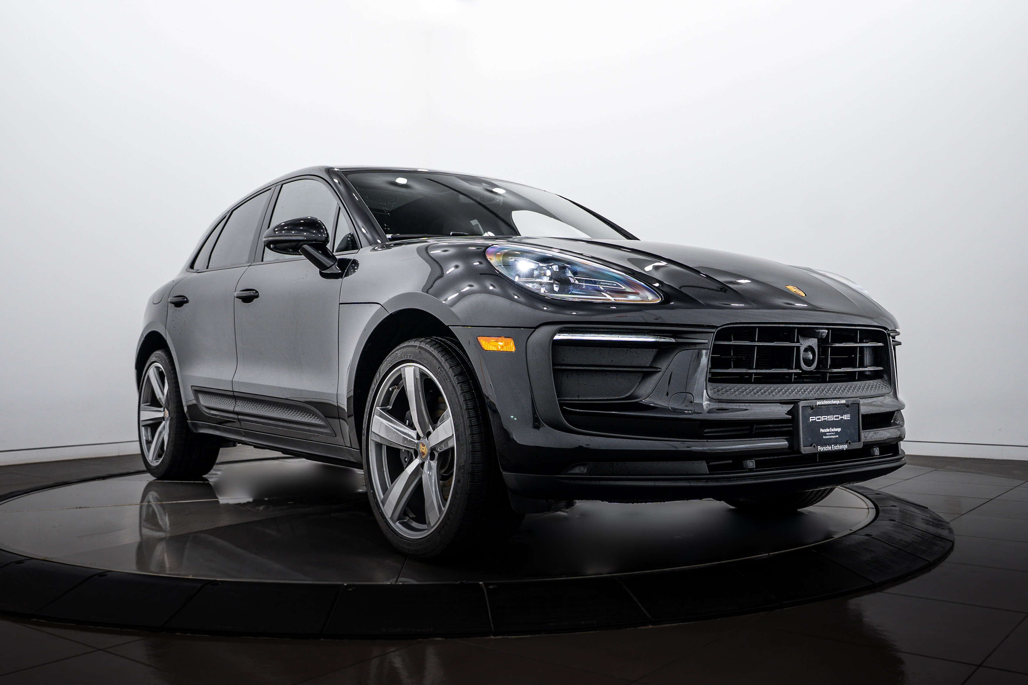 Certified 2026 Porsche Macan AWD/4WD image 9