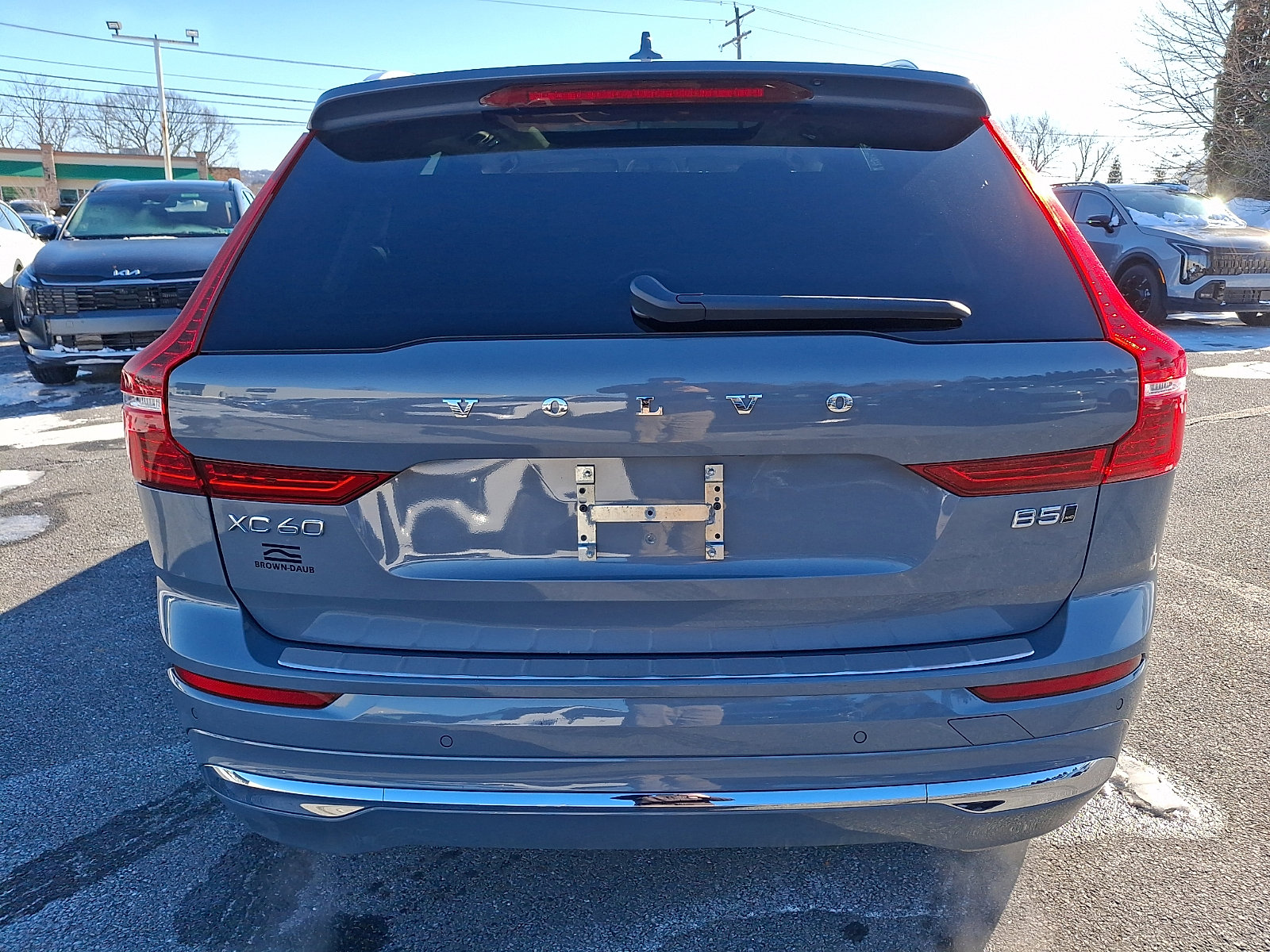 Used 2023 Volvo XC60 B5 Plus image 5