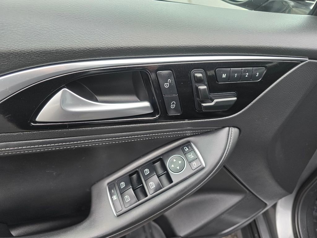 Used 2018 INFINITI QX30 Premium w/ Cargo Package image 17