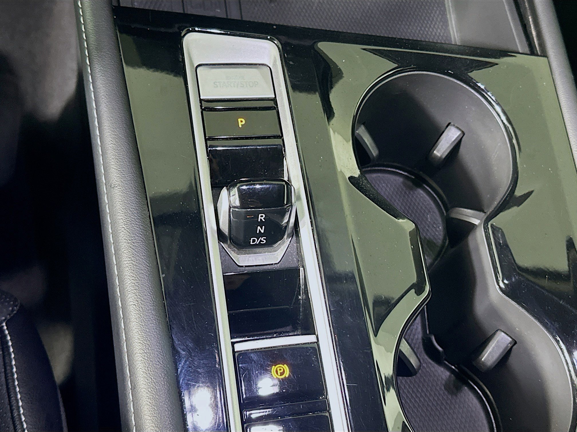 Used 2025 Volkswagen Atlas SE image 24