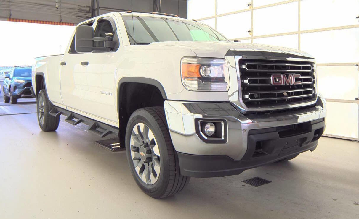 Used 2015 GMC Sierra 2500 4x4 Crew Cab image 2