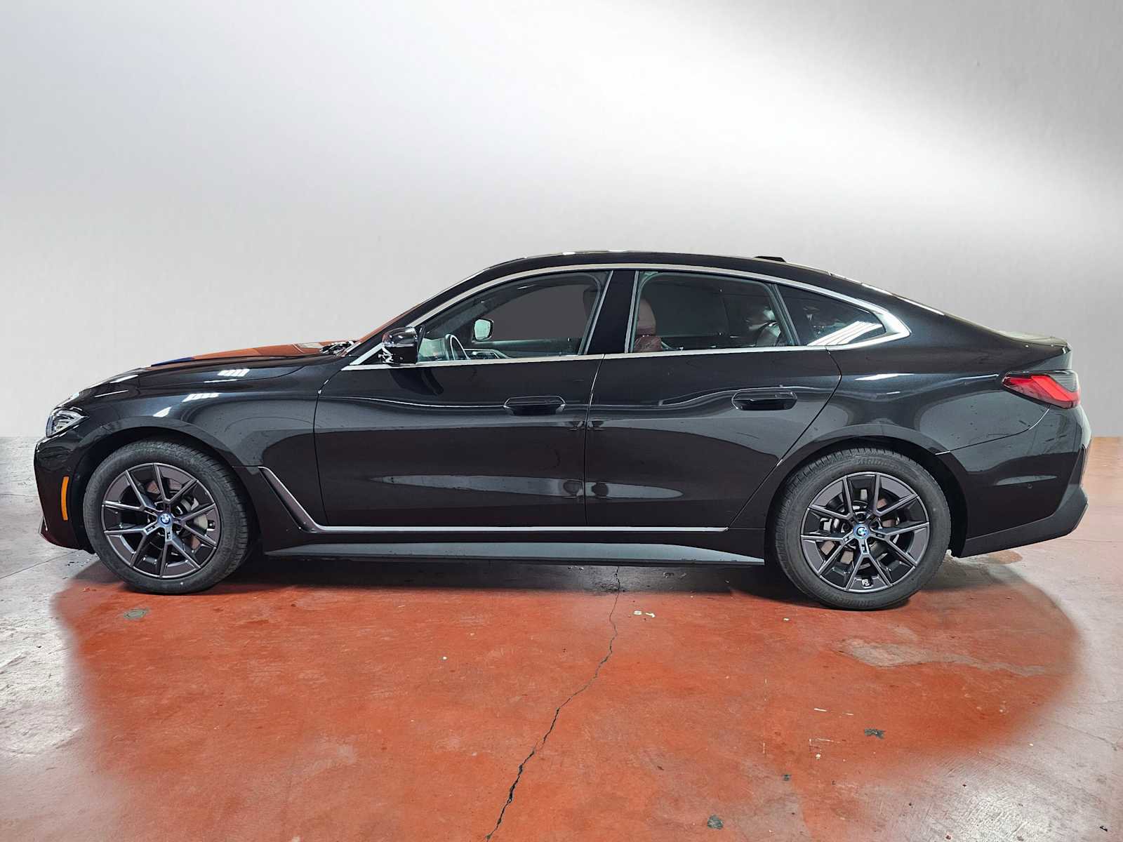 Used 2024 BMW i4 eDrive35 w/ Premium Package image 6