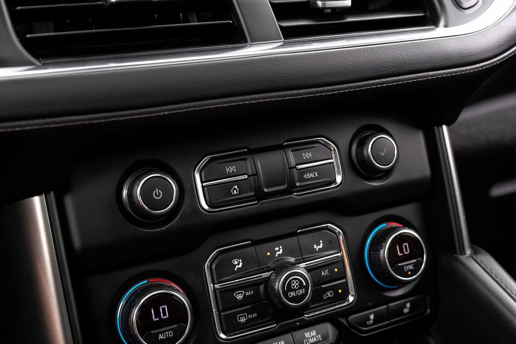 Used 2021 Chevrolet Suburban LT image 24