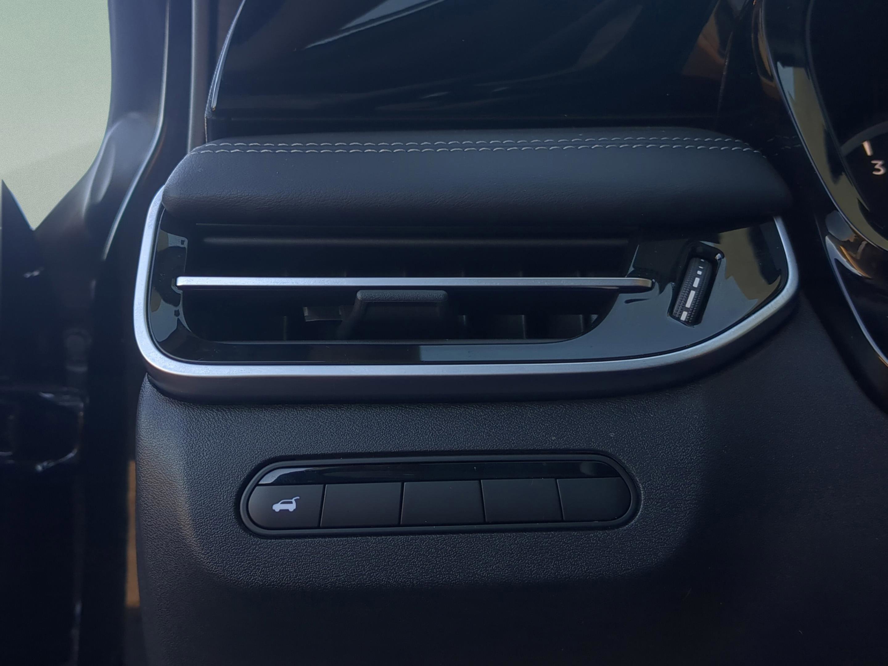 Used 2025 INFINITI QX60 Pure w/ Cargo Package image 18