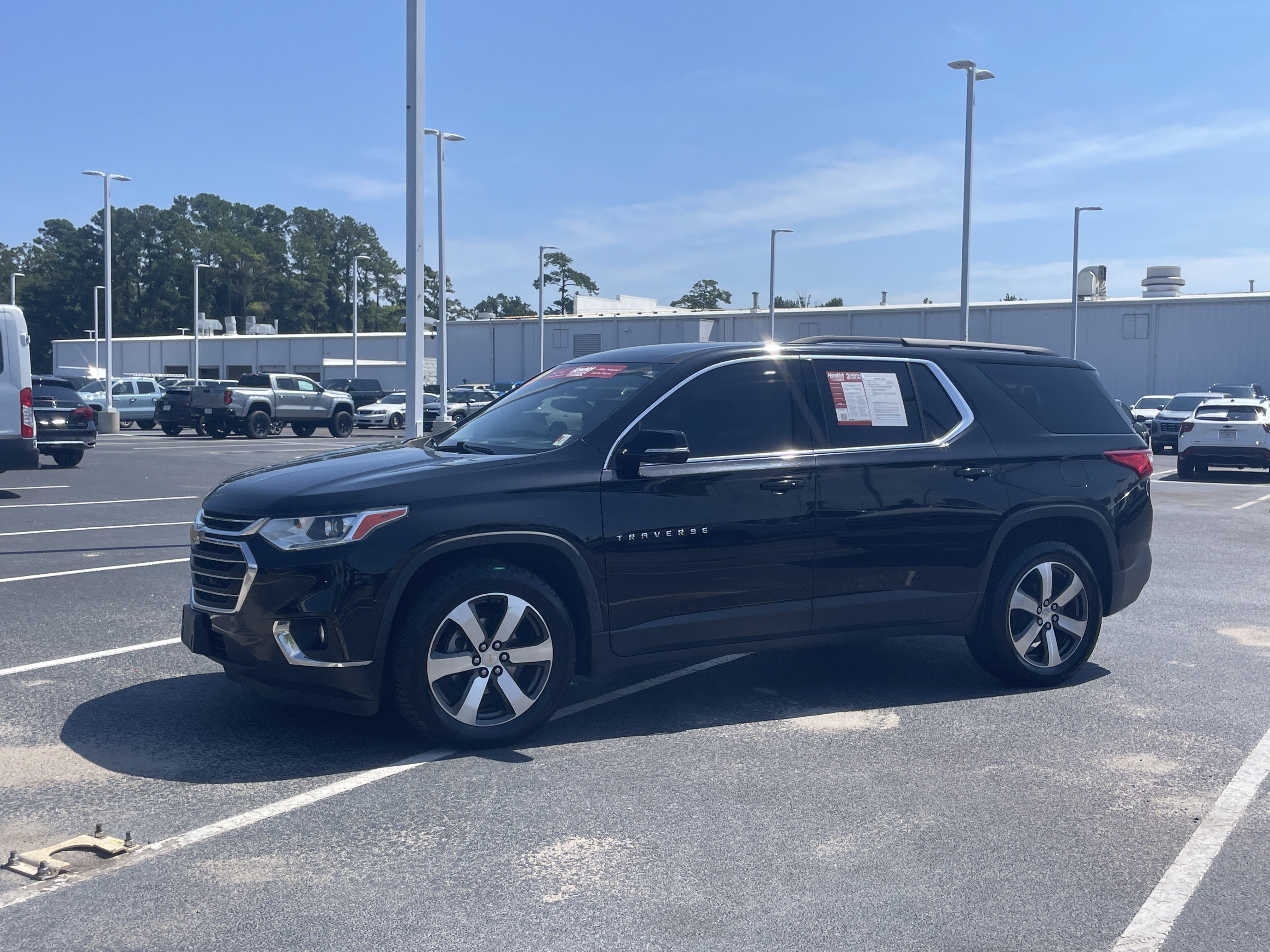 Used 2019 Chevrolet Traverse LT w/ LT Premium Package AWD/4WD image 5