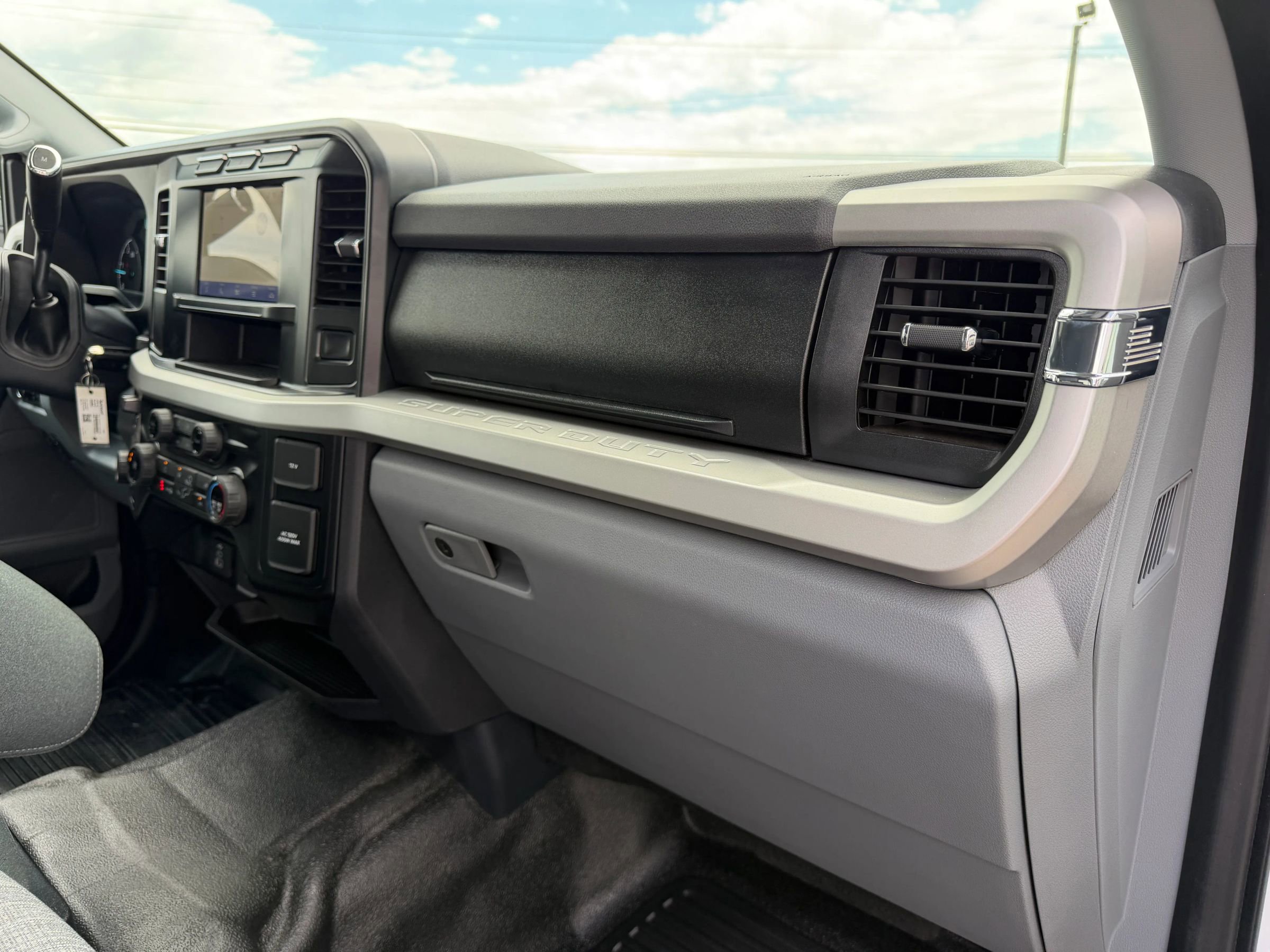 Used 2024 Ford F550 4x4 Crew Cab Super Duty w/ XLT Value Package image 33