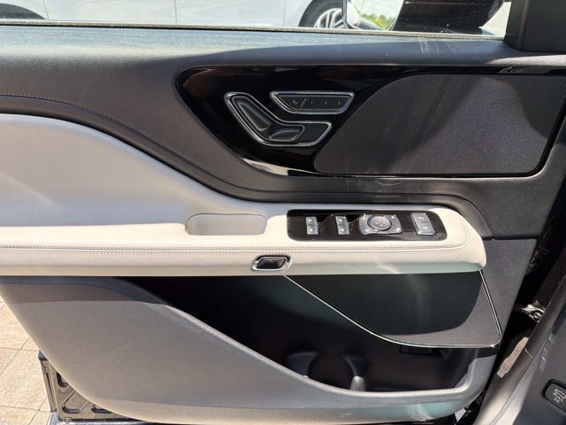 New 2026 Lincoln Aviator 2WD w/ Jet Appearance Package image 9