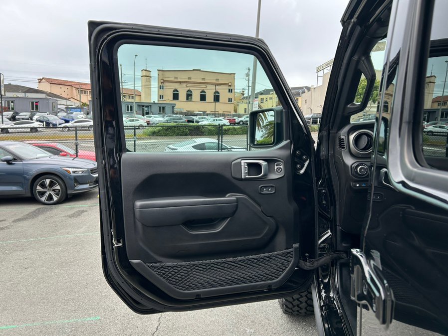 Used 2023 Jeep Wrangler Unlimited w/ Sun & Screen Package AWD/4WD image 11