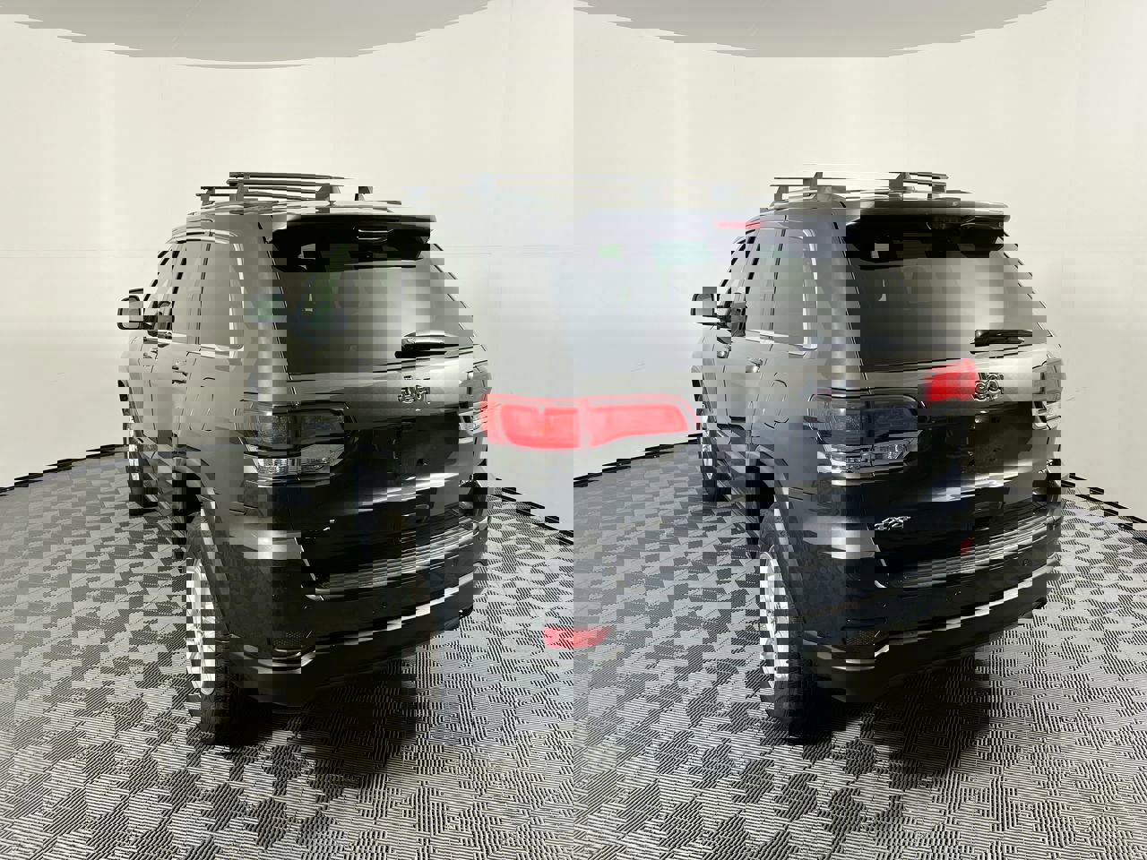 Used 2020 Jeep Grand Cherokee Laredo image 7