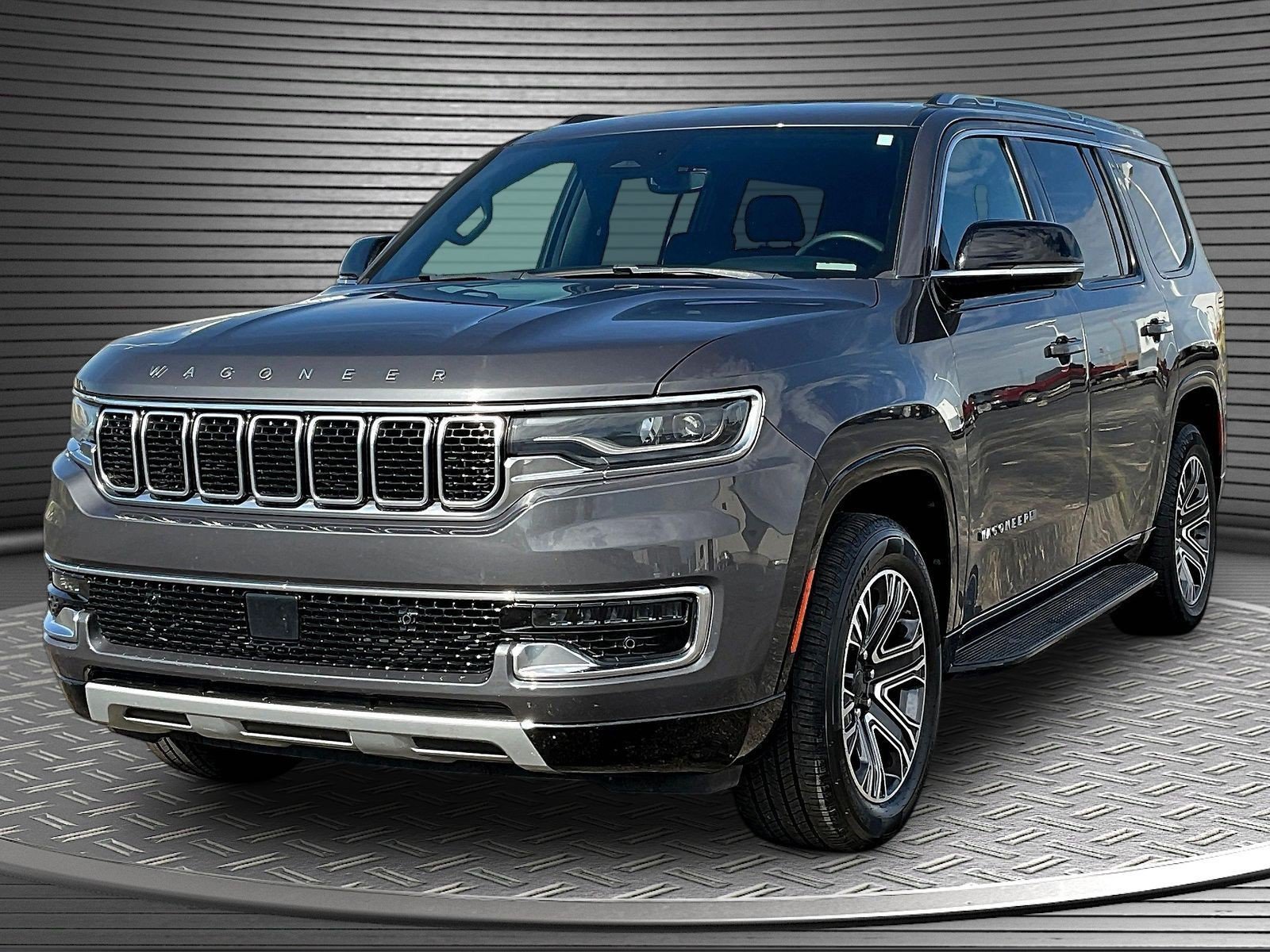 Used 2024 Jeep Wagoneer Series II w/ Flexible Seating Group RWD image 3