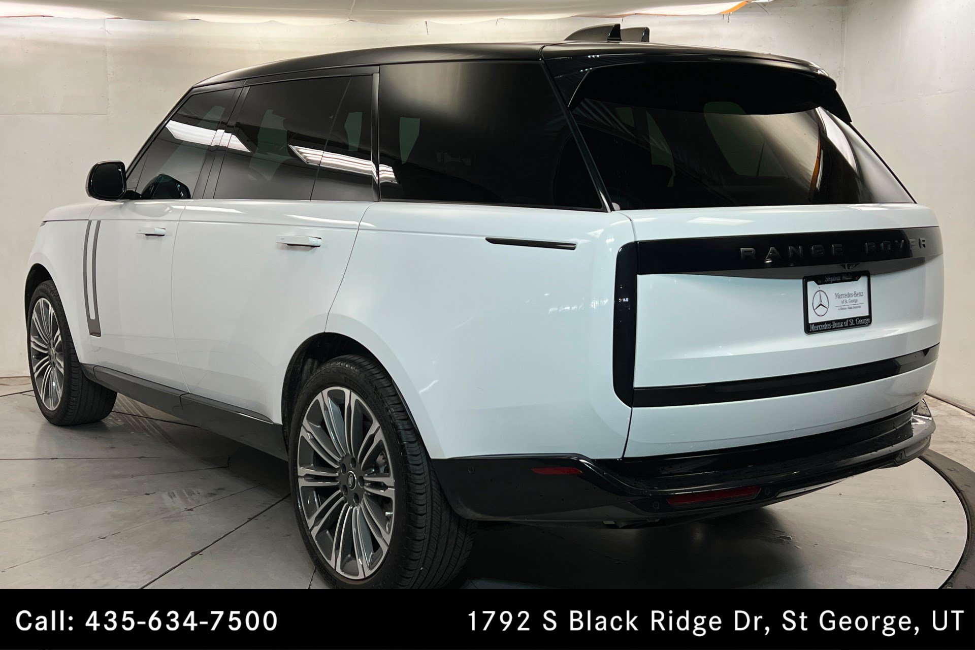 Used 2024 Land Rover Range Rover Long Wheelbase SE AWD/4WD image 3