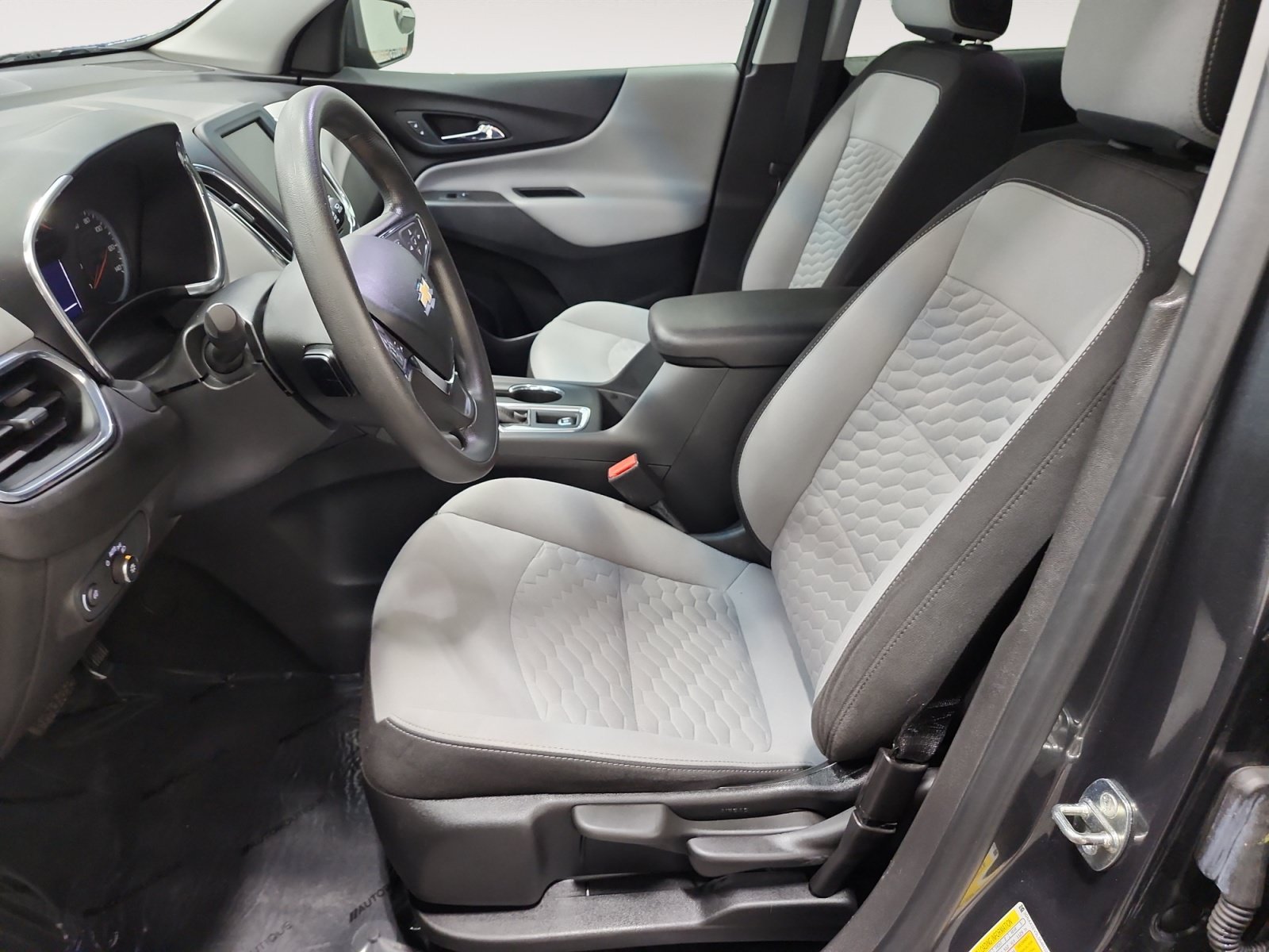 Used 2020 Chevrolet Equinox LS AWD/4WD image 9