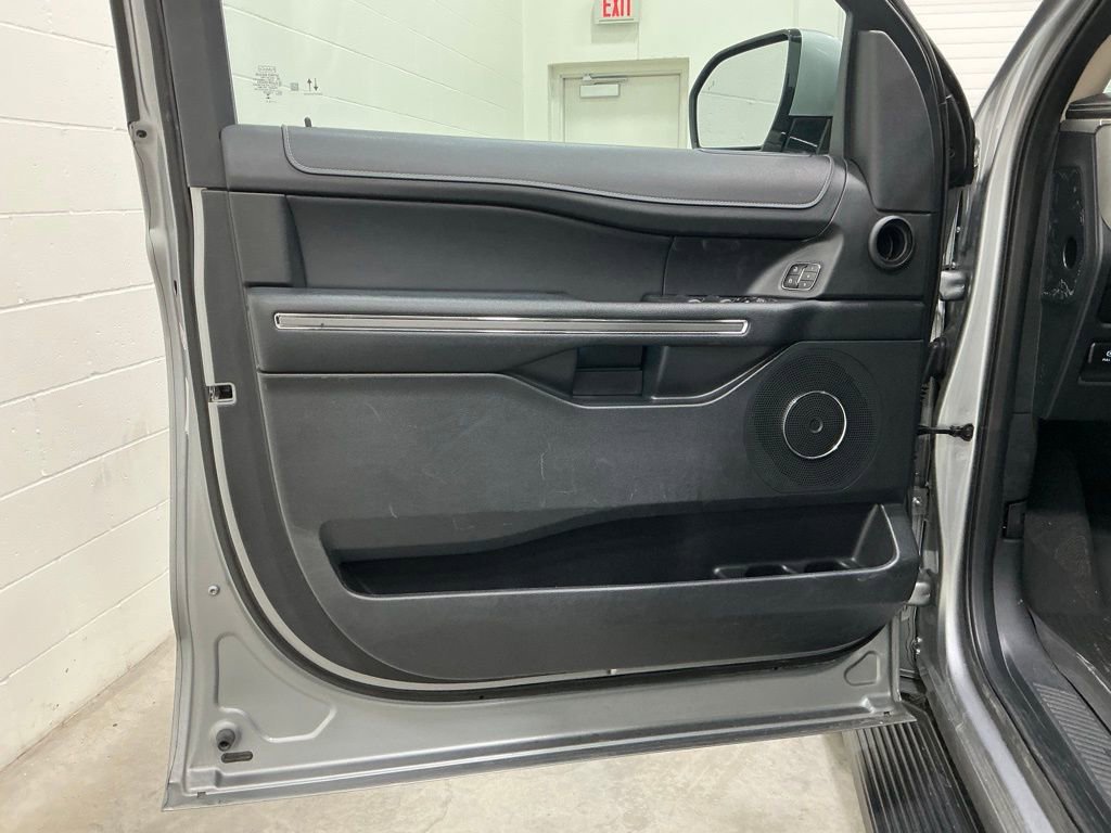 Used 2024 Ford Expedition XLT image 19