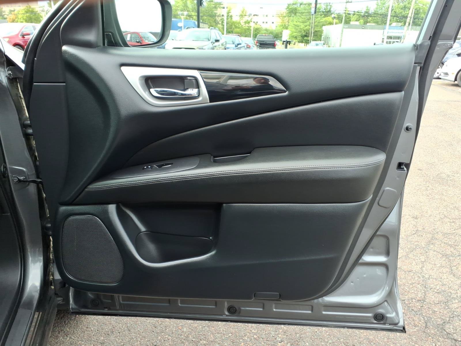 Used 2019 Nissan Pathfinder S AWD/4WD image 29