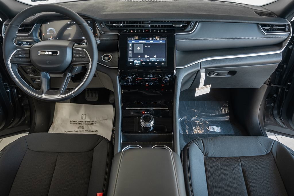 New 2025 Jeep Grand Cherokee Laredo X w/ Luxury Tech Group I image 18