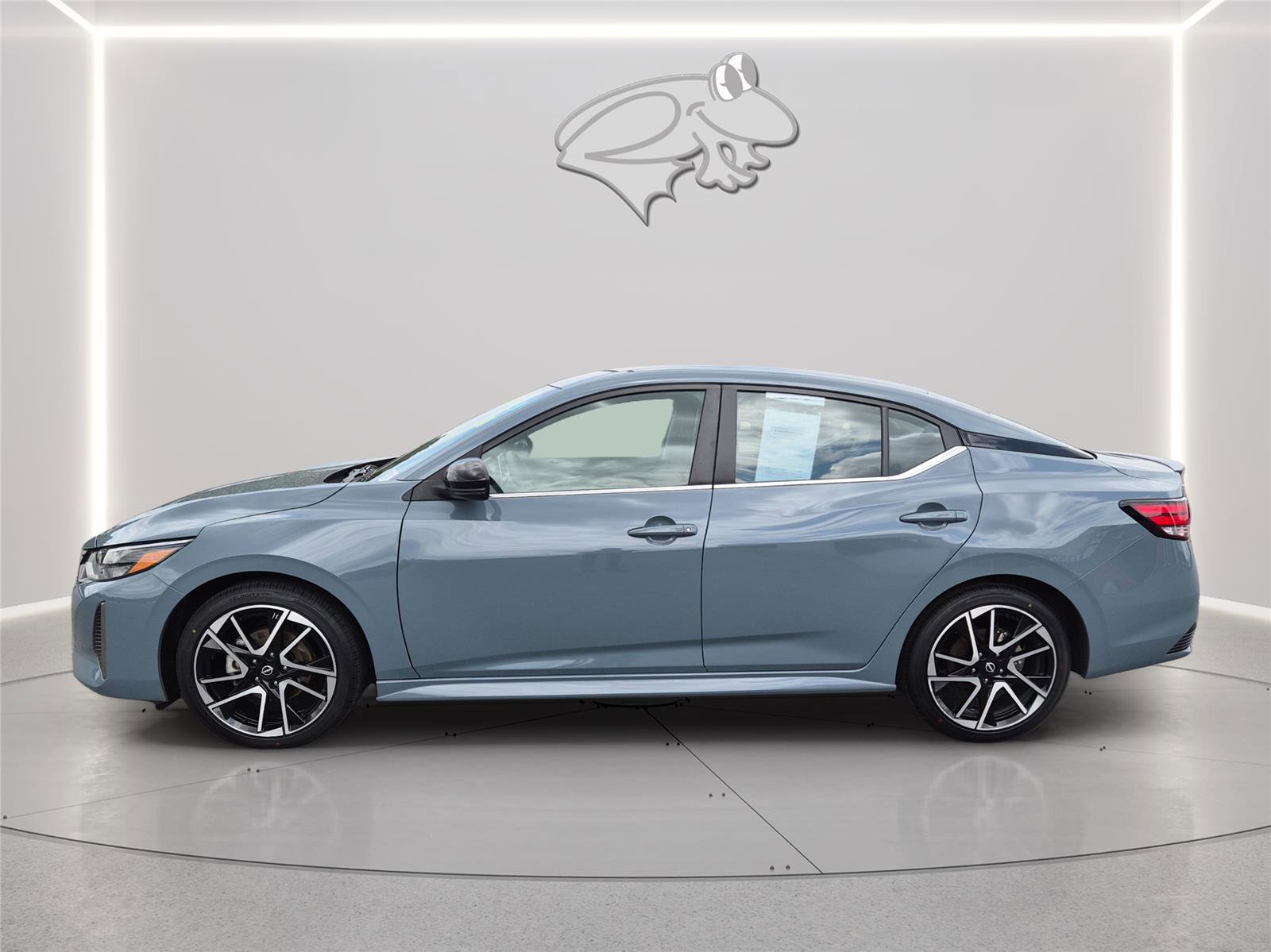 Used 2024 Nissan Sentra SR w/ Trunk Package FWD image 2