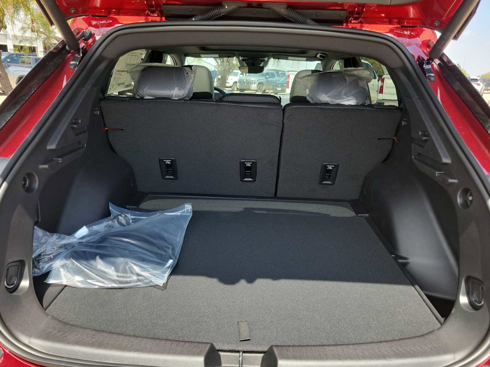 New 2025 Chevrolet Equinox EV LT w/ Convenience Package II FWD image 27