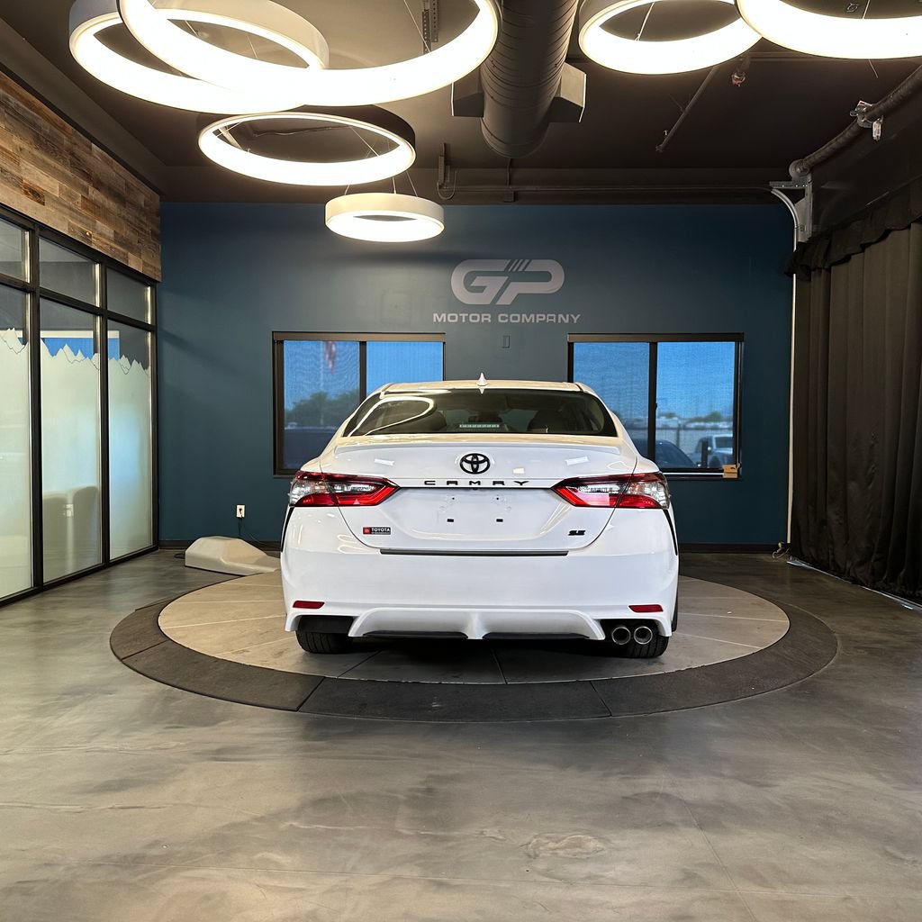 Used 2022 Toyota Camry SE FWD image 4