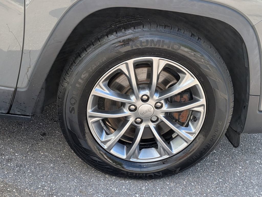 Used 2020 Jeep Cherokee Latitude Plus image 9