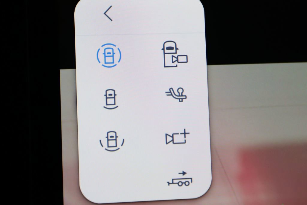 Used 2025 Ford F250 Platinum w/ FX4 Off-Road Package image 30