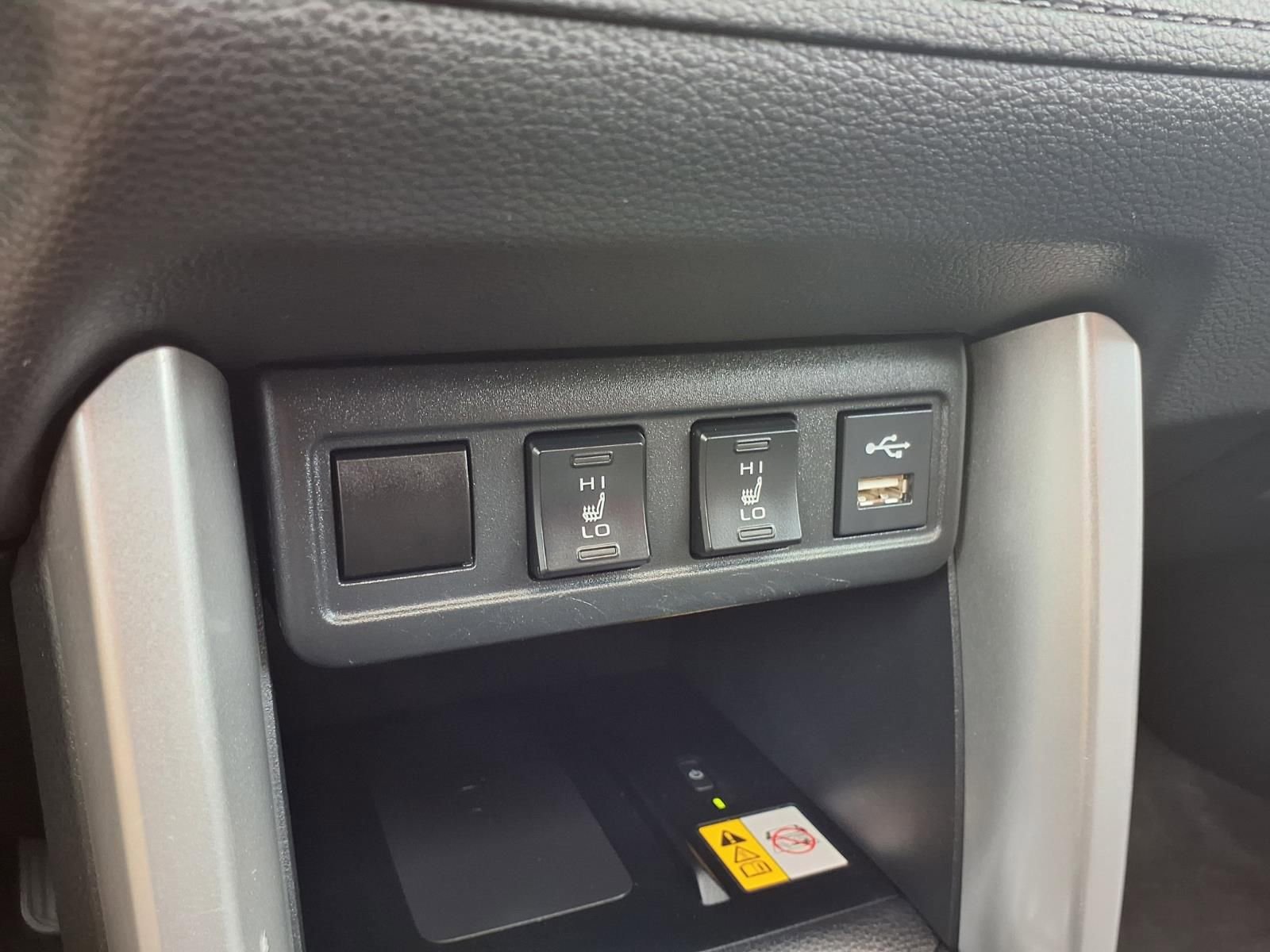 Used 2022 Toyota Corolla Cross XLE w/ Convenience Package FWD image 12