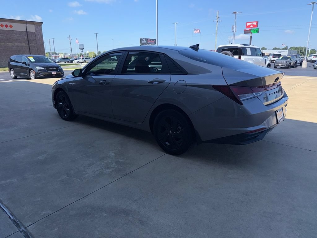 Used 2022 Hyundai Elantra SEL FWD image 7
