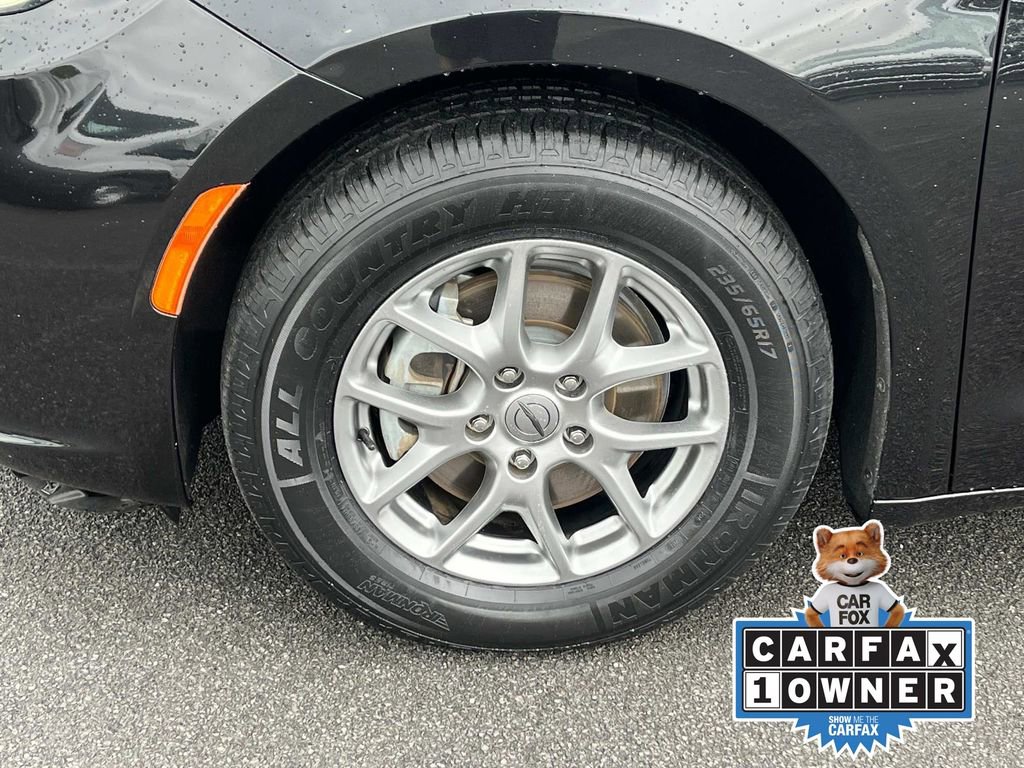 Used 2021 Chrysler Pacifica Touring image 11