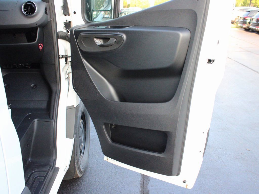 Used 2025 Mercedes-Benz Sprinter 2500 image 21