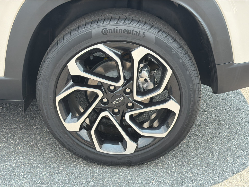 Used 2026 Chevrolet Trax RS w/ Sunroof Package FWD image 32